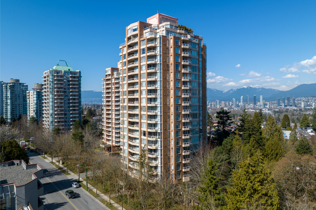 Lexington in Burnaby, BC - Building Photo