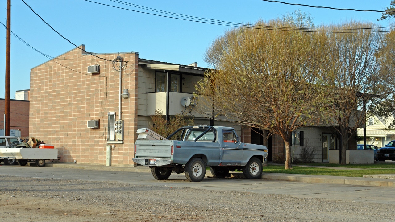 651 State St in Weiser, ID - Building Photo