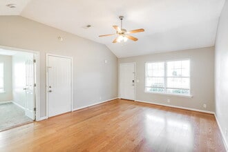 8009 Maggie Ct in Nashville, TN - Foto de edificio - Building Photo