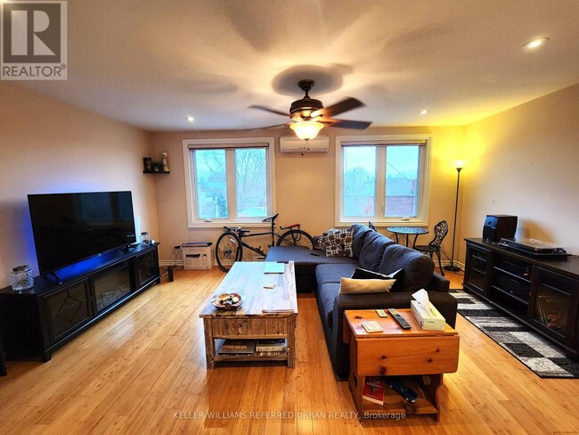 2389-2389 Bloor St W