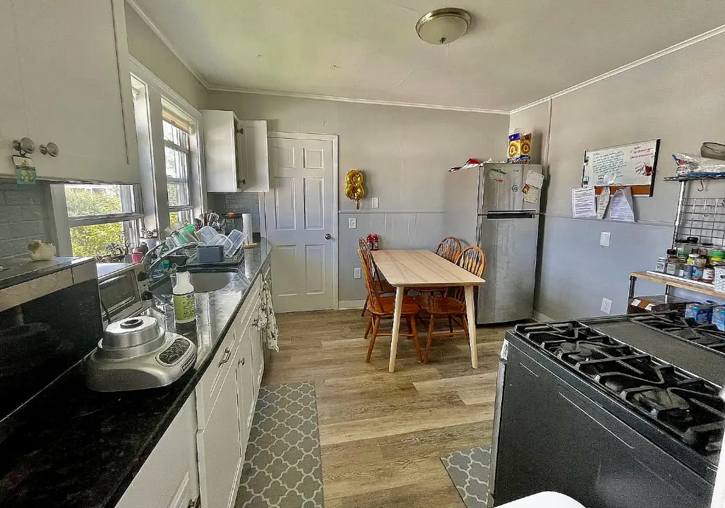 60 Buzzells Ln in Medford, MA - Building Photo