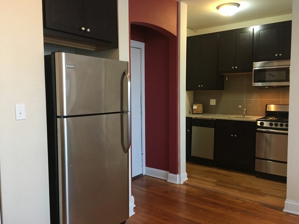 339 Howard St, Unit 201 in Evanston, IL - Building Photo