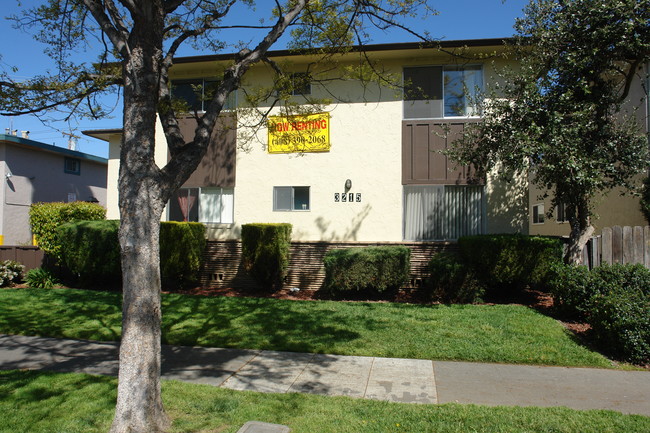 3215 Impala Dr in San Jose, CA - Foto de edificio - Building Photo