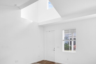 513 High Tide Ln in Daytona Beach, FL - Foto de edificio - Building Photo