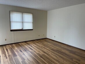 1207 Pine St in Lebanon, MO - Building Photo - Building Photo