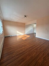 150 Carnegie Ave in Elmont, NY - Foto de edificio - Building Photo