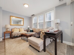 3007 N Ashland Ave-Unit -CH2 in Chicago, IL - Building Photo - Building Photo