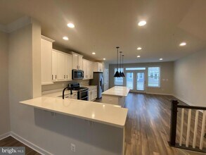 8612 Shady Pines Dr in Frederick, MD - Building Photo - Building Photo