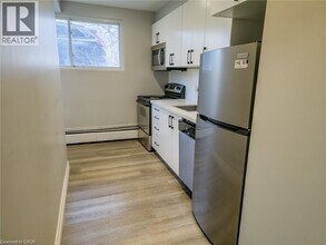 410 Hazel St in Waterloo, ON - Building Photo - Building Photo