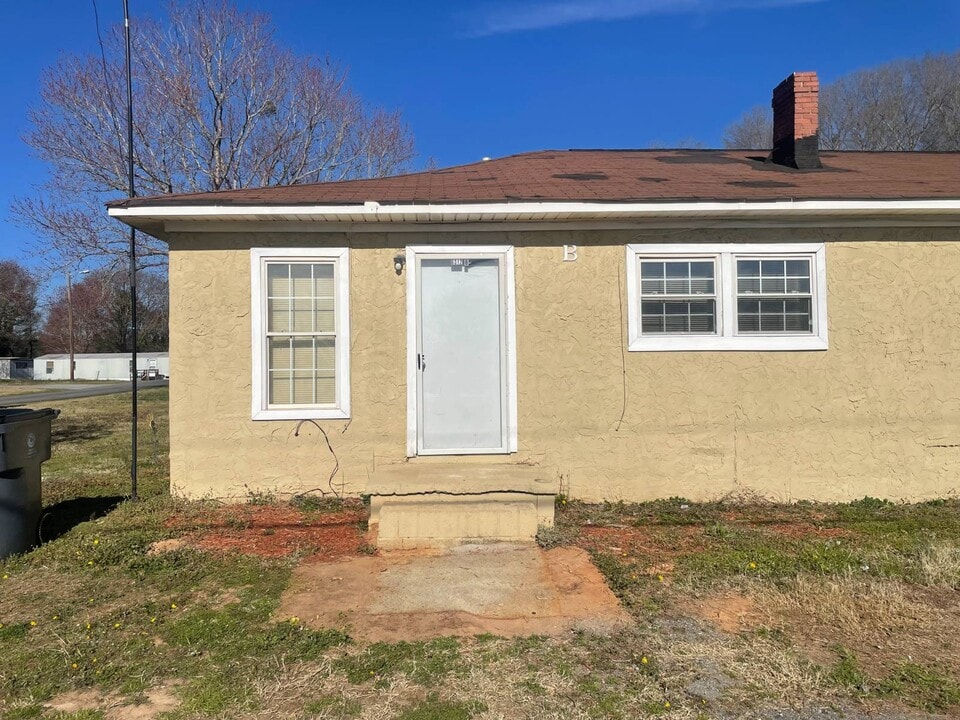 6312 Hwy 81 S in Starr, SC - Building Photo