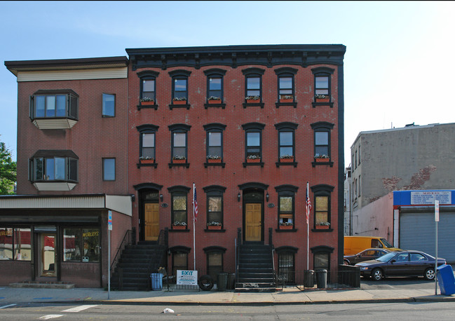 557-559 Communipaw Ave in Jersey City, NJ - Building Photo - Building Photo