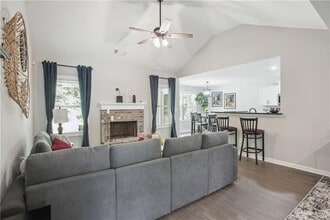 210 Brittany Pointe Ln in Athens, GA - Foto de edificio - Building Photo