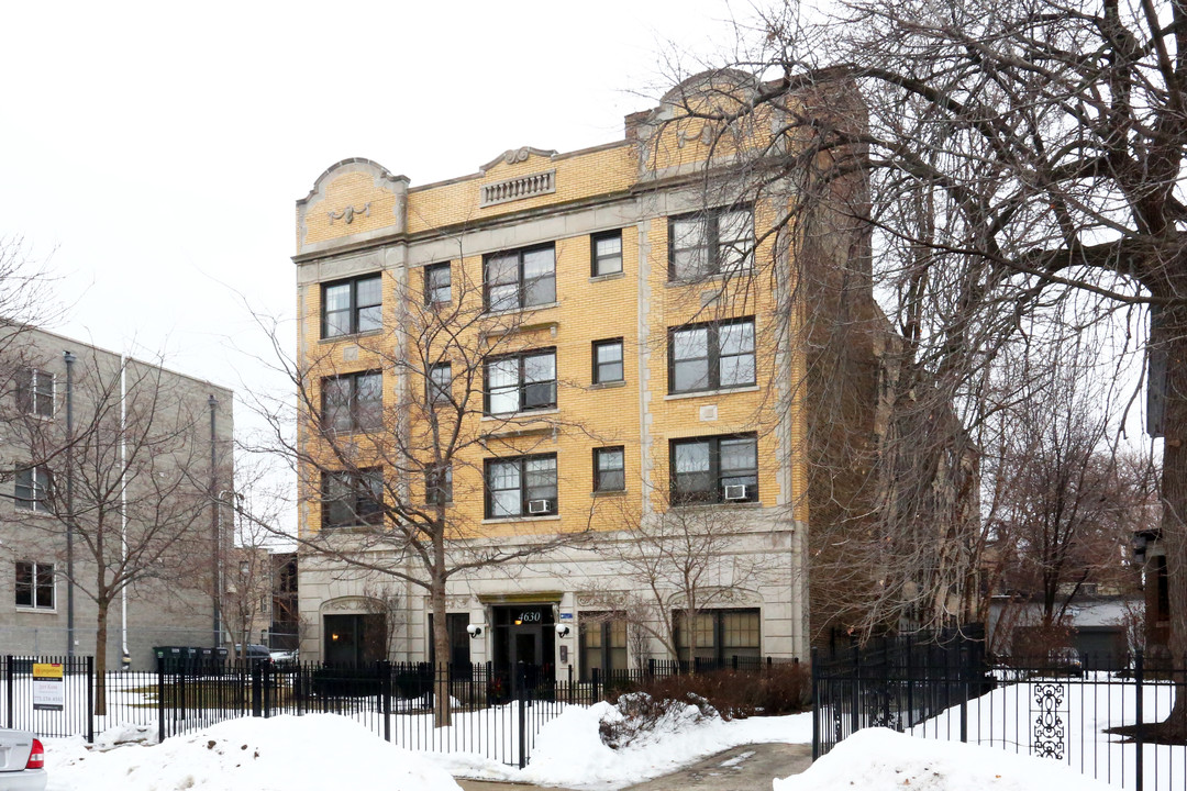 Loyalton Apartments in Chicago, IL - Building Photo