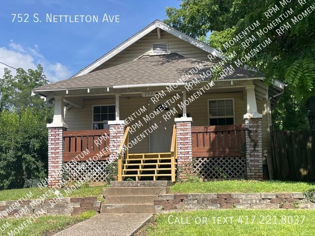 property at 752 S Nettleton Ave