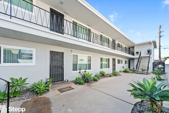 1420 Walnut Ave in Long Beach, CA - Building Photo - Building Photo