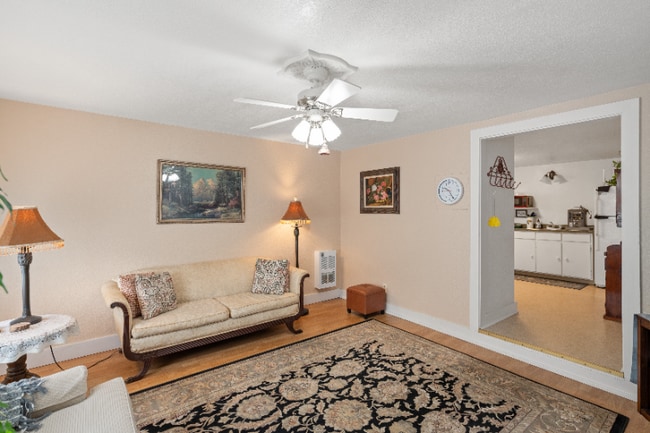 451 Broad St in Butte Falls, OR - Building Photo - Building Photo