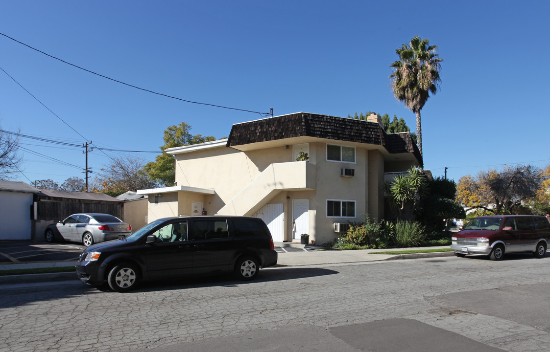 170 W Ash Ave in Burbank, CA - Building Photo