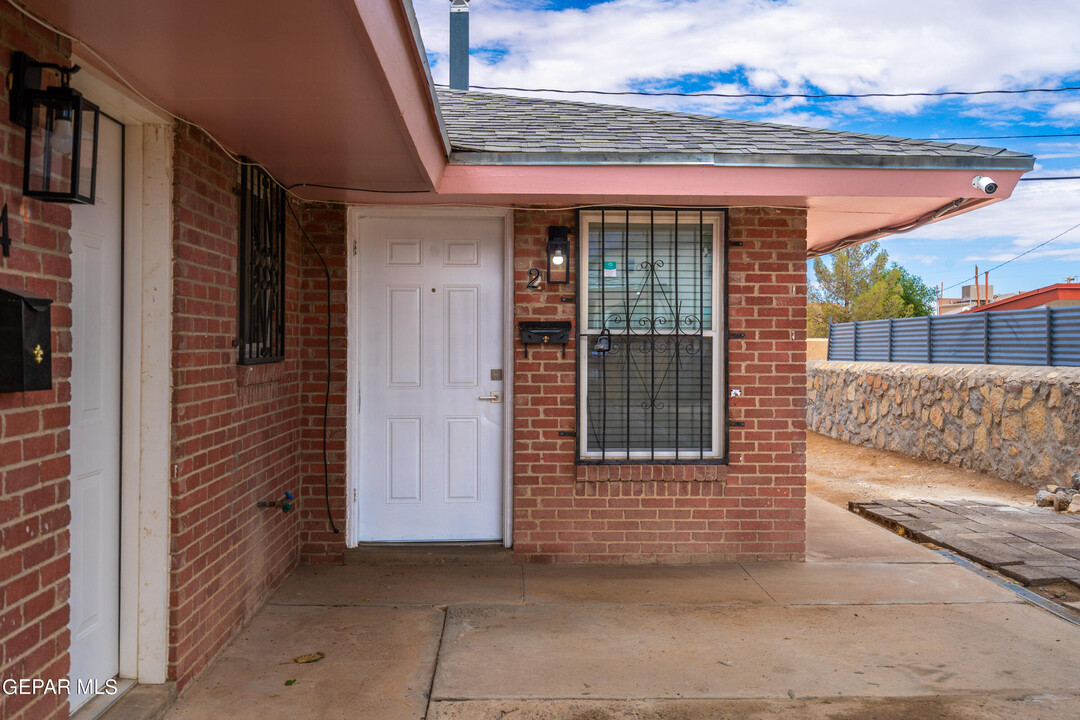 8944 Robert Dr in El Paso, TX - Foto de edificio