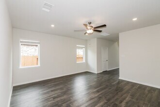 7610 Thrips Ln in Richmond, TX - Foto de edificio - Building Photo