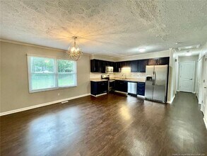 405 Atwell Dr in Fayetteville, NC - Foto de edificio - Building Photo