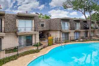 170 De Chantle Road in San Antonio, TX - Building Photo - Building Photo