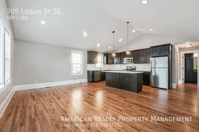 709 Logan St SE in Grand Rapids, MI - Building Photo - Building Photo