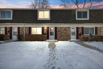 1533 McKool Ave in Streamwood, IL - Foto de edificio - Building Photo