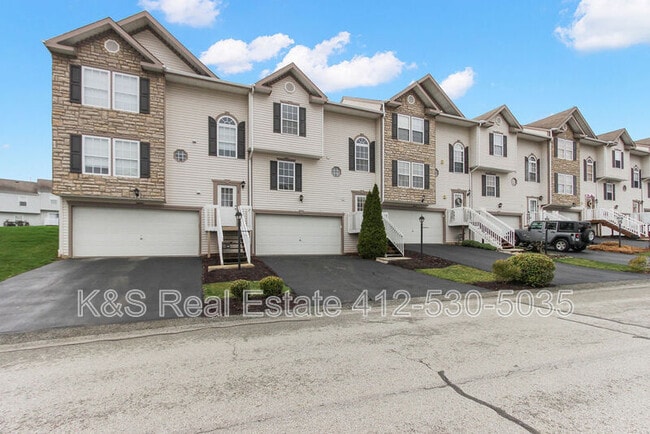 122 Manor View Dr in Manor, PA - Foto de edificio - Building Photo
