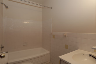 Belvoir Center in Cleveland Heights, OH - Building Photo - Interior Photo