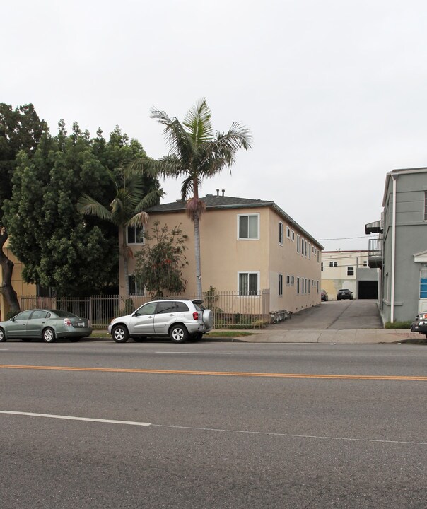 1613 Hillhurst Ave in Los Angeles, CA - Building Photo