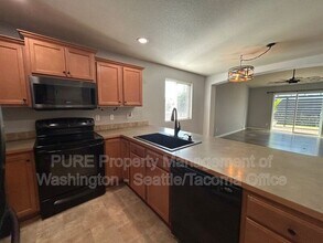 5519 66th Wy SE in Lacey, WA - Building Photo - Building Photo