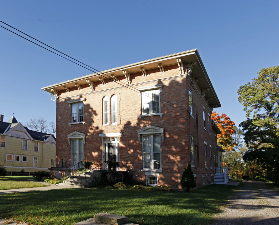 223 N River St in Ypsilanti, MI - Foto de edificio