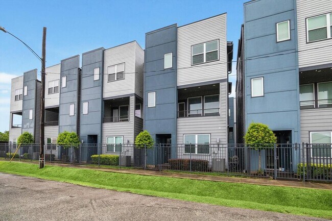 3038 Charline in Houston, TX - Building Photo - Building Photo