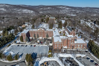 Walsh Hall in Mahwah, NJ - Foto de edificio - Building Photo