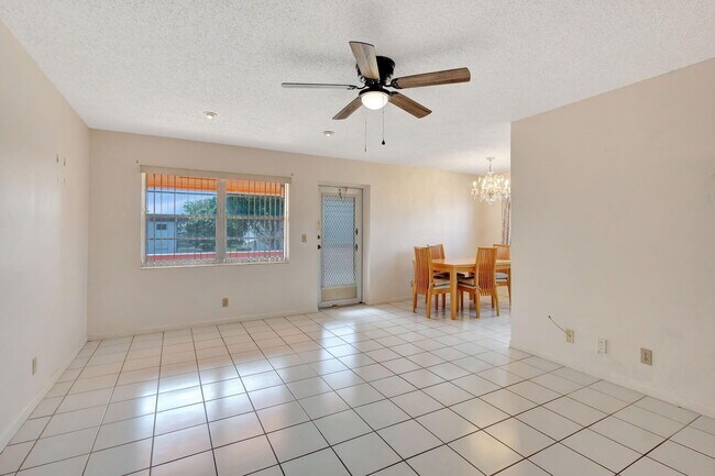 332 Sheffield N in West Palm Beach, FL - Building Photo - Building Photo