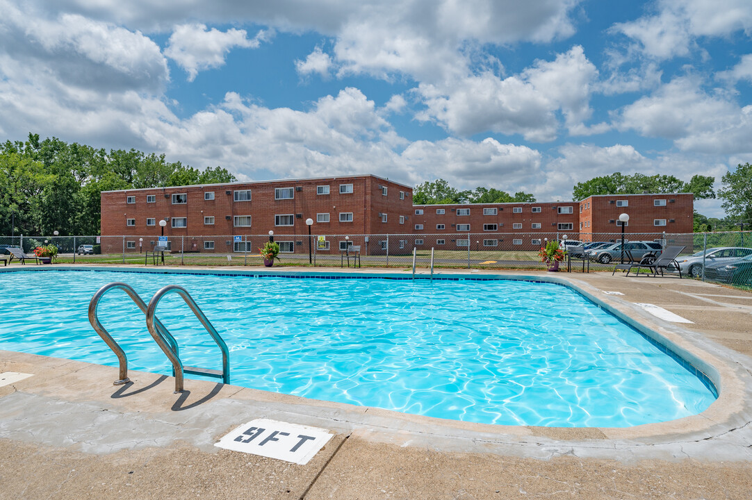 Pleasant Valley Apartments in Parma, OH - Foto de edificio