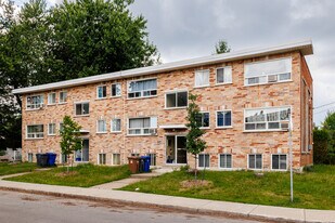 573 2E Rue in Laval, QC - Building Photo