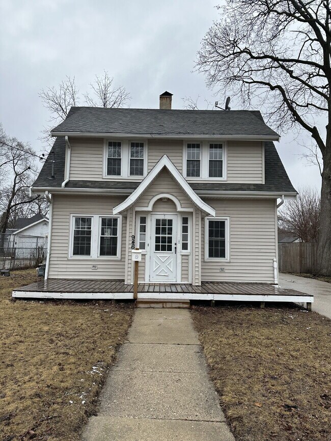946 Moore St in Beloit, WI - Building Photo - Building Photo