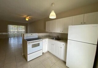 1600 NE 114th St in Miami, FL - Building Photo - Building Photo