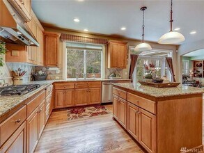 2809 275th Avenue Southeast in Sammamish, WA - Building Photo - Building Photo