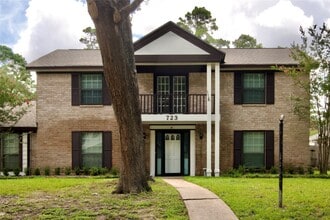 723 Leaflet Ln in Spring, TX - Foto de edificio - Building Photo