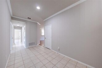 12301 Orloff Dr in Rhome, TX - Foto de edificio - Building Photo