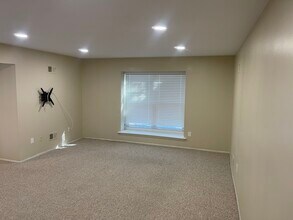 30975 Pointe of Woods Dr in Farmington Hills, MI - Building Photo - Building Photo