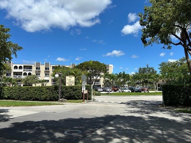 7850 Camino Real in Miami, FL - Building Photo - Building Photo