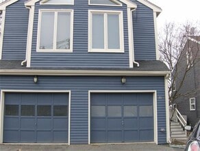 21 5th Ave, Unit 21 in Watertown, MA - Foto de edificio - Building Photo