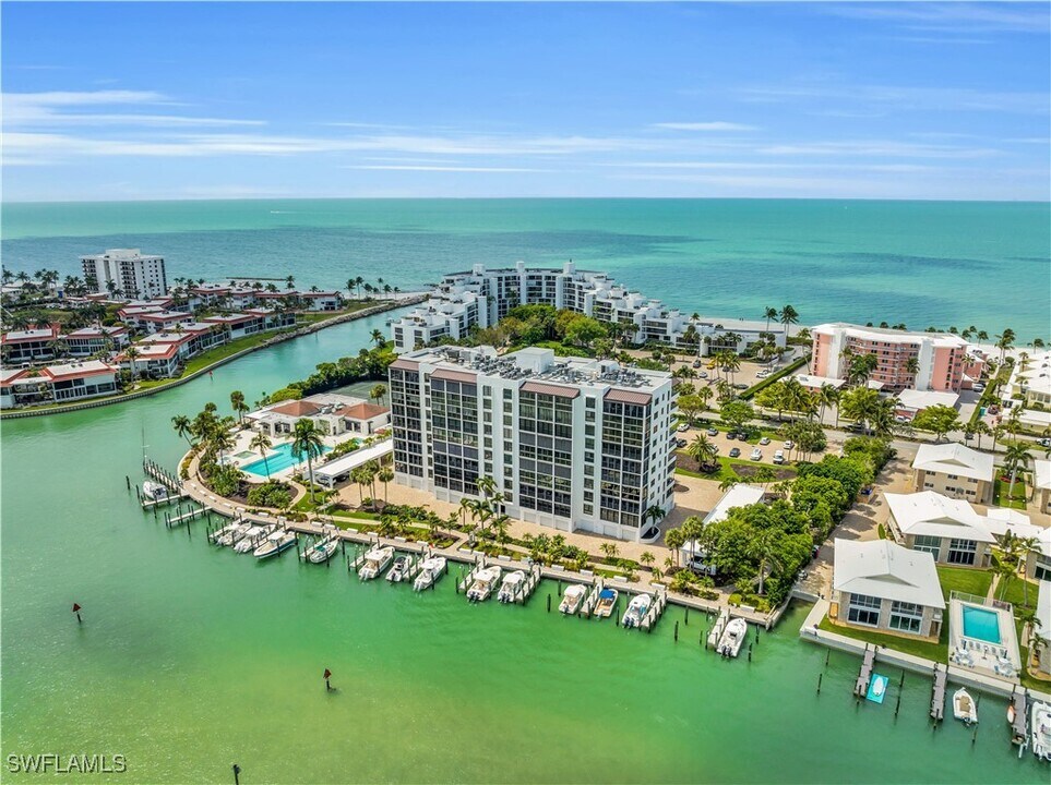 2400 Gulf Shore Blvd N in Naples, FL - Building Photo