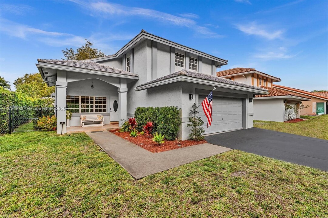 1718 NW 97th Ave in Coral Springs, FL - Foto de edificio