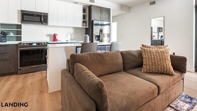 632 Howard Rd SE, Unit 742 in Washington, DC - Foto de edificio - Building Photo