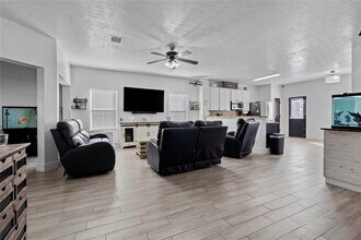 7529 Topaz Way in Texas City, TX - Building Photo - Building Photo