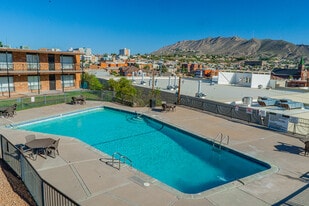 Diplomat Apartments in El Paso, TX - Building Photo